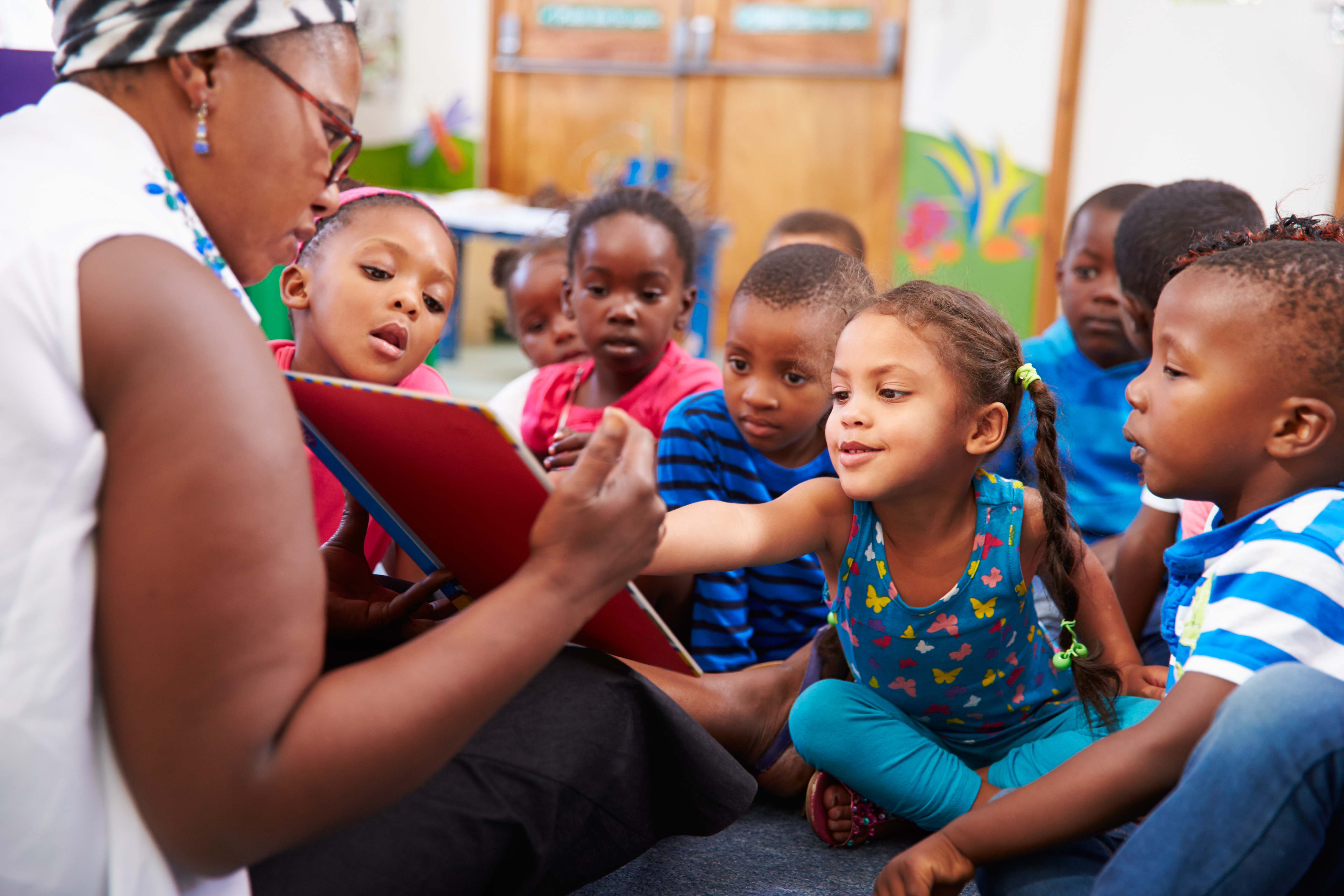 Teacher reads book to young children